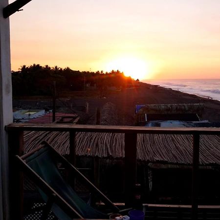 Black Sand Beachhouse Монтеррико Экстерьер фото